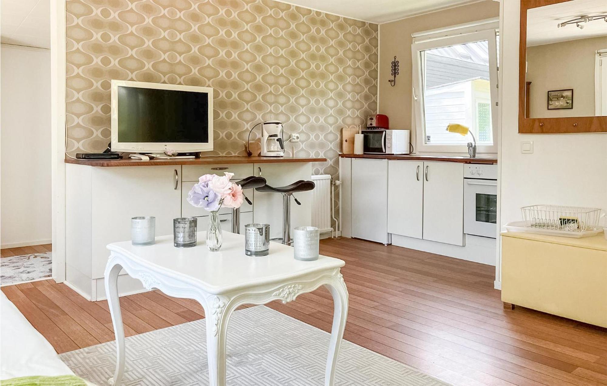 1 Bedroom Amazing Home In Hoellviken Ngoại thất bức ảnh