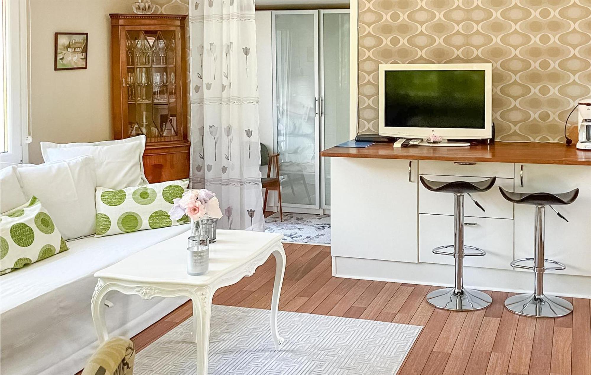 1 Bedroom Amazing Home In Hoellviken Ngoại thất bức ảnh